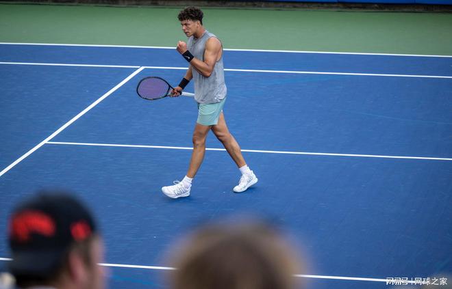 体育舞台上 体育舞台上