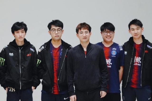 争背靠背连 争背靠背连